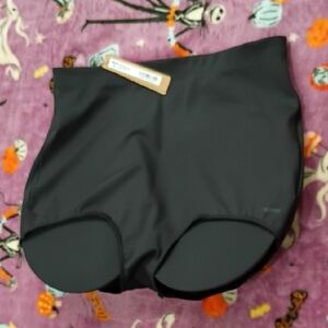 SKIMS Black Seamless Shorts